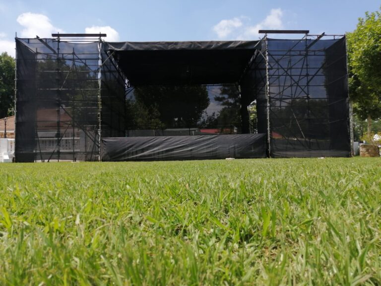 Outdoor Flat roof stage for festivals
